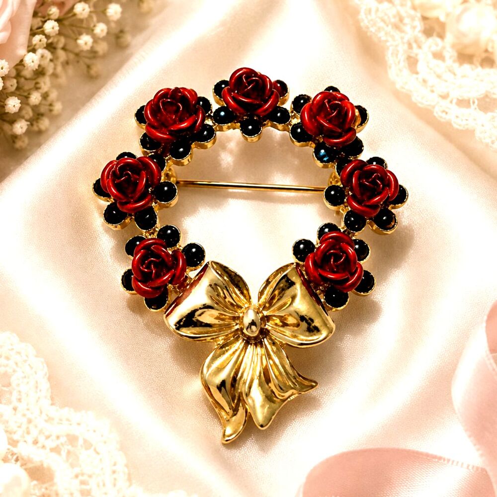 AVON Red Rose Wreath Pin 2003 Original Box Christmas Wreath